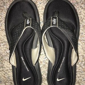 Women’s Nike sandals.